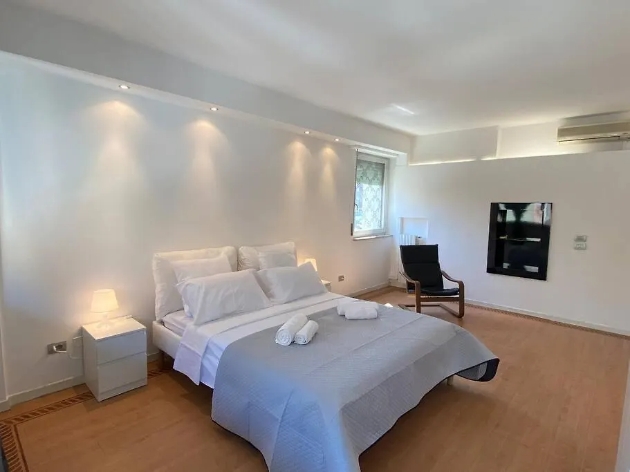 Roel Apartments Βερόνα 0*,